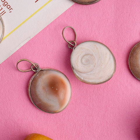 The Divine Gomti Chakra Pendant is a sacred and powerful spiritual charm, used in poojas and rituals to bring prosperity, good luck, and divine blessings. This pendant is believed to bring positive energy and remove obstacles β Indiaβs Largest Pooja Accessories Brand β www.satvikstore.in