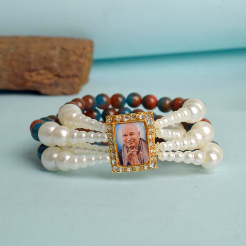 Red & Blue Marble with White Pearl Four Layer Guruji Swaroop Bracelet featuring vibrant marble-effect beads and luminous white pearls with Jai Guruji Swaroop β perfect for spiritual wear, festive gifting, and daily devotion. Indiaβs Largest Pooja Accessories Brand β www.satvikstore.in