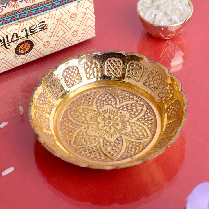 Laddu Gopal Nakashi Bhog Thali is a beautifully hand-crafted, intricately designed offering tray made from high-quality material, perfect for presenting offerings to Lord Krishna during prayers and rituals. Ideal for Laddu Gopal Pooja β Indiaβs Largest Pooja Accessories Brand β www.satvikstore.in