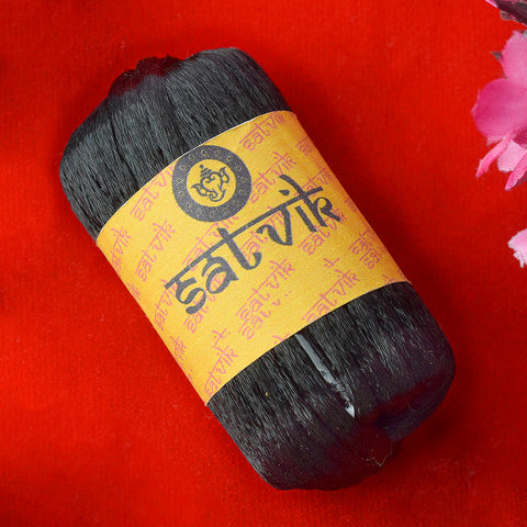 100% Pure Silk Black Moli/Puja Kalawa is a sacred and traditional thread used in poojas and rituals. It symbolizes protection, blessings, and divine connection. Ideal for tying around the wrist during spiritual ceremonies β Indiaβs Largest Pooja Accessories Brand β www.satvikstore.in