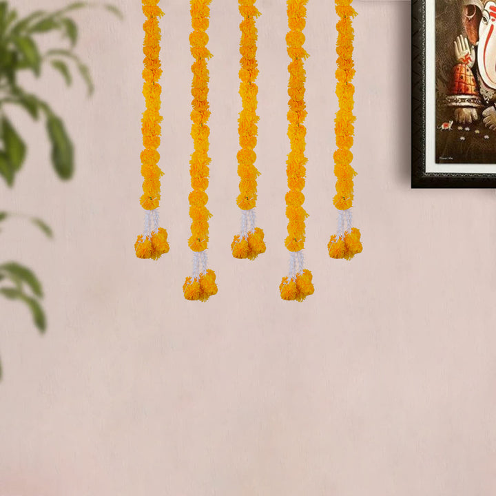 Alluring Orange Backdrop Latkan – Vibrant and decorative backdrop with intricate latkan design, perfect for celebrations and special occasions. India’s Largest Pooja Accessories Brand – www.satvikstore.in