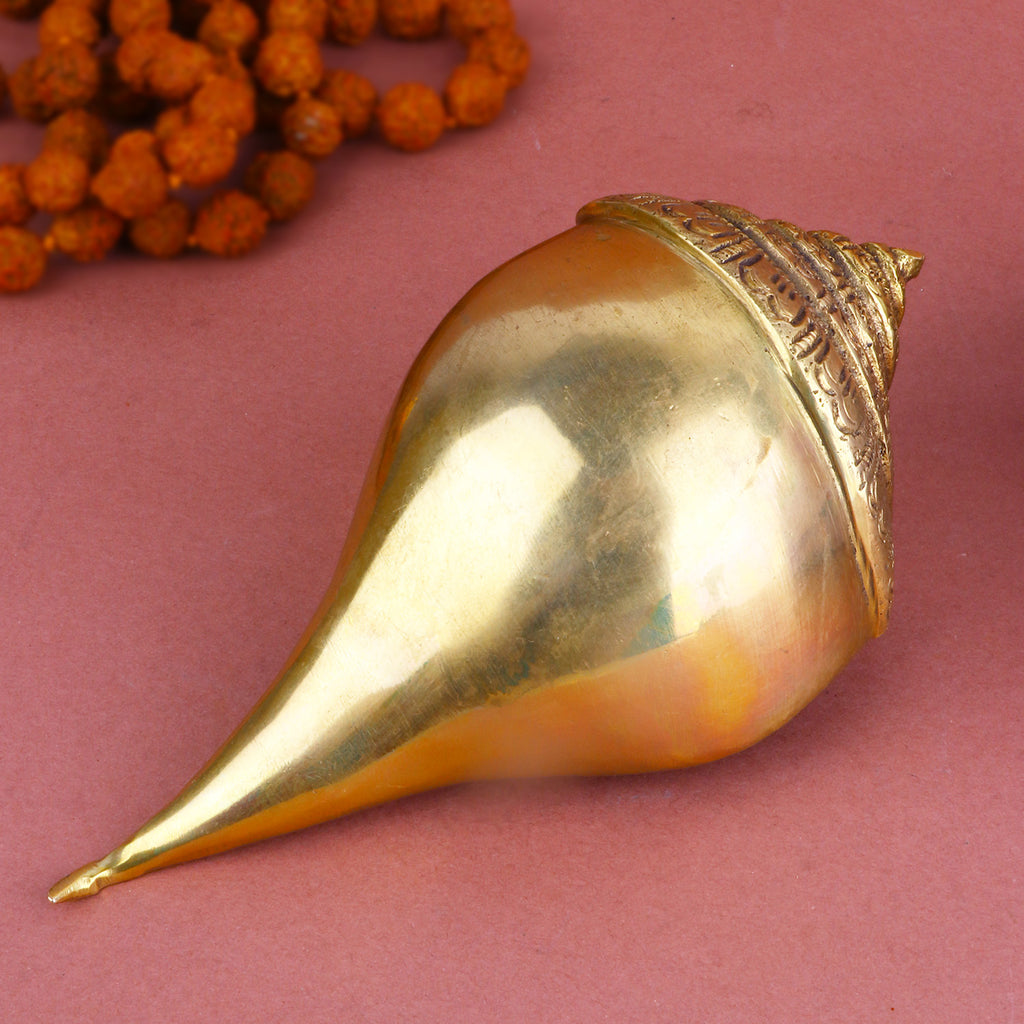 2.1 Inch Handcrafted Brass Shankh with antique finish and fine detailing, ideal for temple rituals, pooja ceremonies, and Vastu décor. No.1 Brass Idol Store www.satvikstore.in 